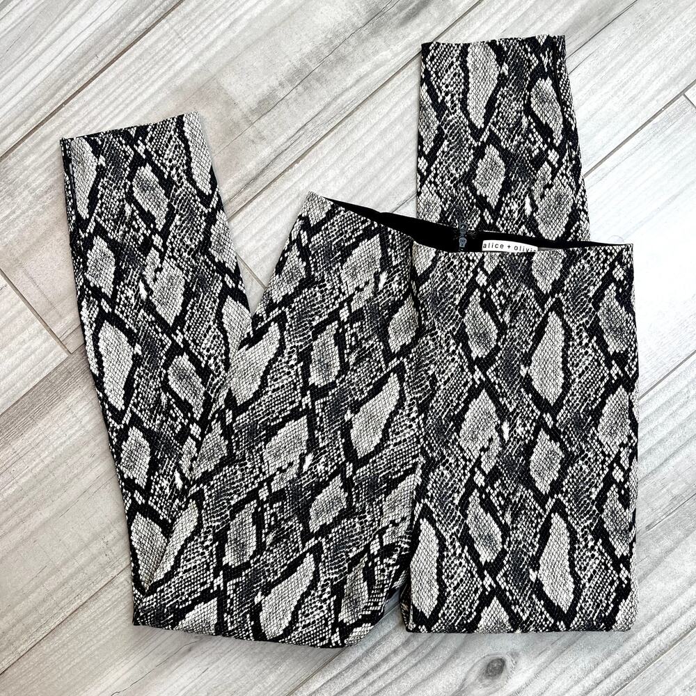 Alice + Olivia Black & White Snake Print Cropped Pants - Picture 2 of 7